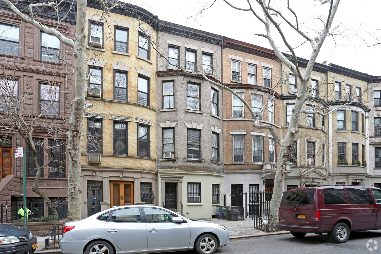 Building Photo - 129 W 88th St