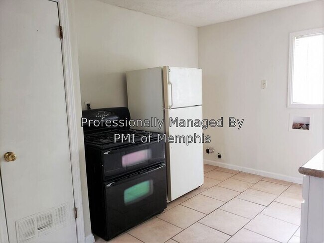 Foto del edificio - 1579 Warford St