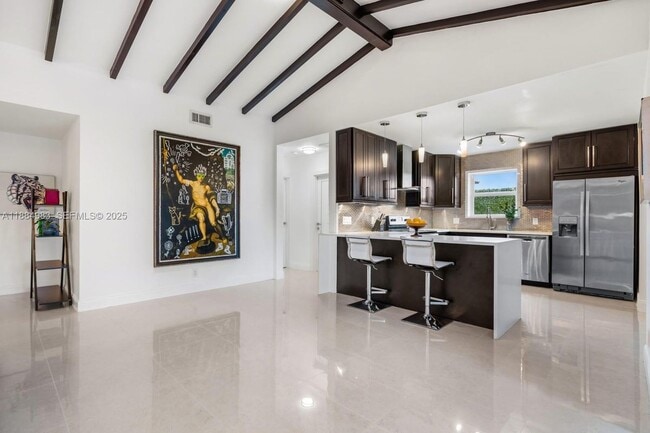 Foto del edificio - 2830 NE 56th Ct