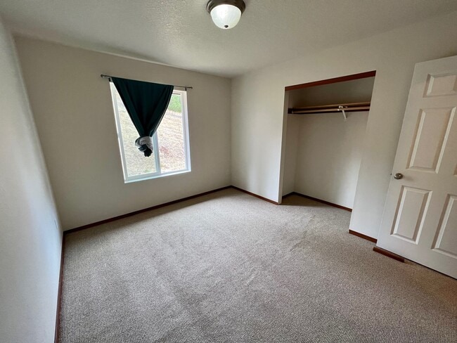 Building Photo - 293 Sowell Dr
