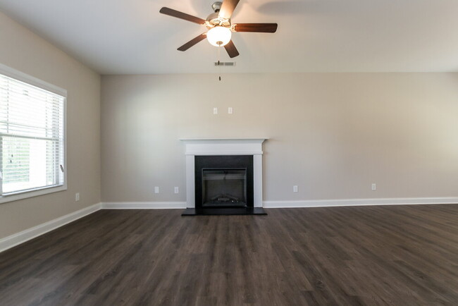 Building Photo - 592 Joneus Dr