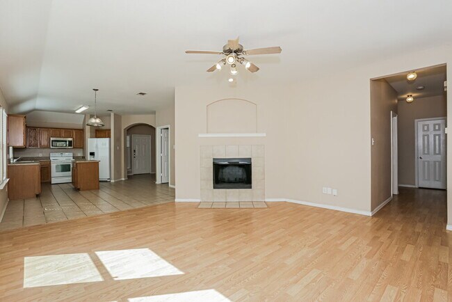 Foto del edificio - 317 Creekview Dr