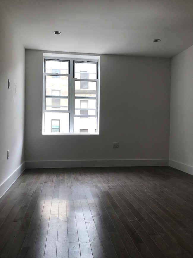 Building Photo - 400 W 128th St