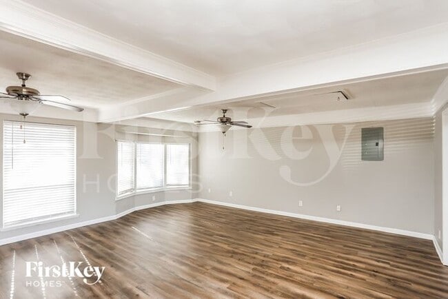 Foto del edificio - 2921 Ridgeway Dr