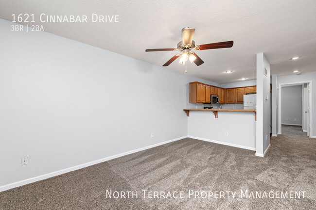 Building Photo - Charming Renovated Townhome in Raymore – D...