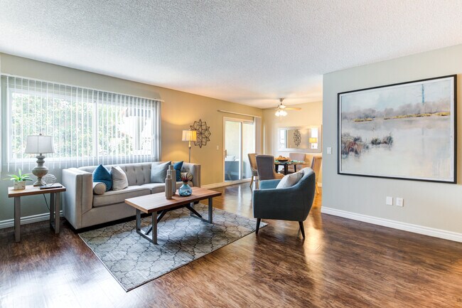 Foto del edificio - Newport Bay Terrace