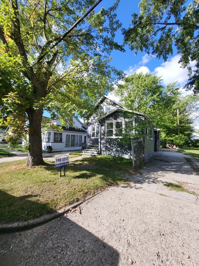 Building Photo - 372 Orchard Ave