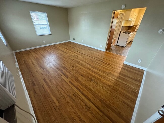 Building Photo - 1 Bedroom - Grandview