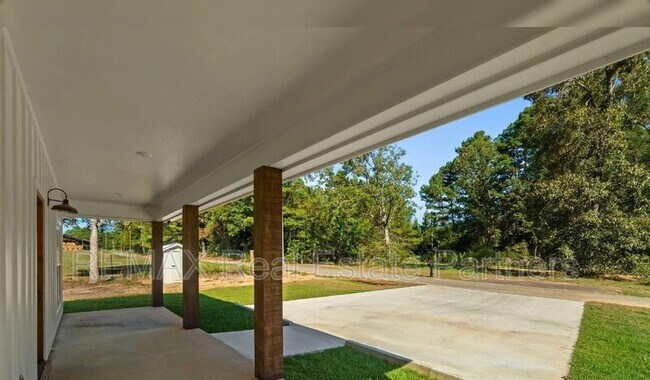Building Photo - 43 Dearman Rd
