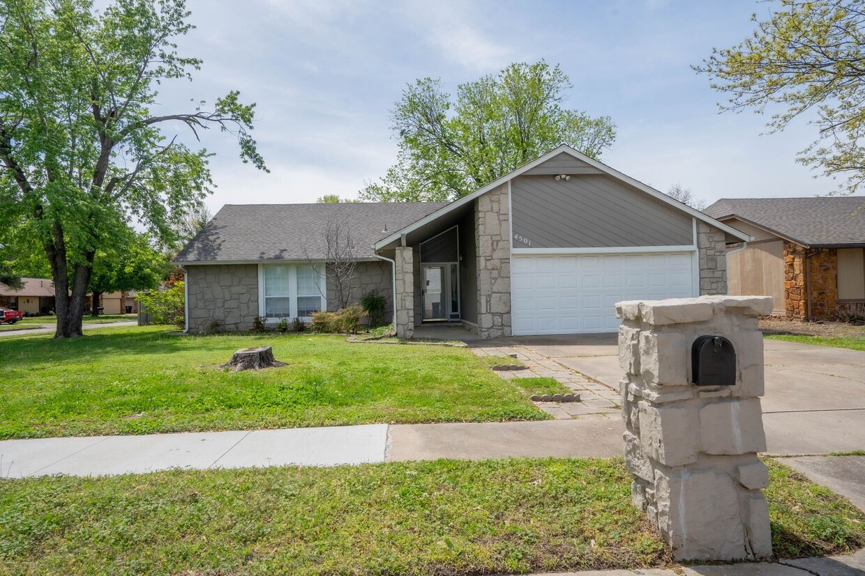 Primary Photo - 3 Bed / 2 Bath in Broken Arrow!