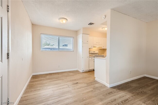Foto del edificio - 2505 Cedar Ave
