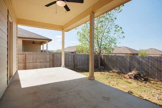 Building Photo - Like New Duplex in New Braunfels!!!
