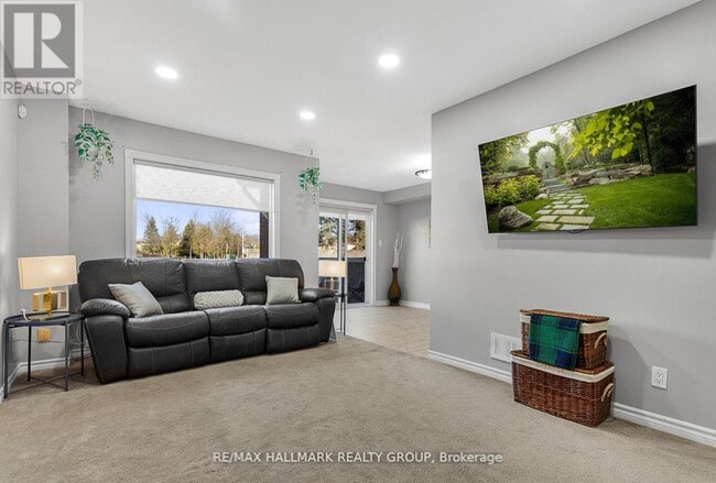 Building Photo - 93 Cedarock Dr