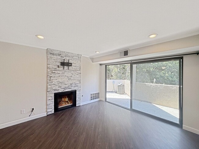 Building Photo - Modern 2BD/2BA Apartment in Peaceful Miram...