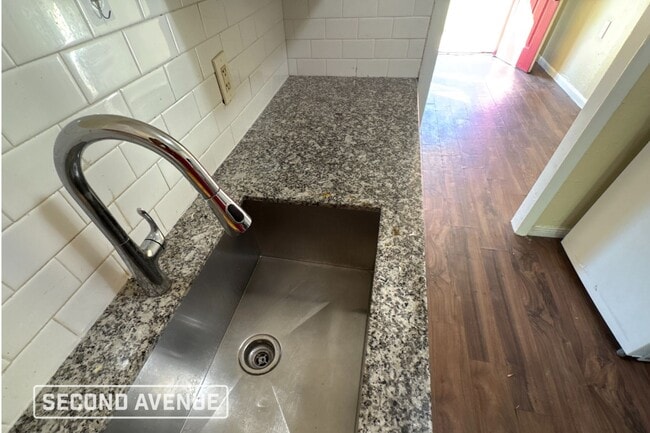 Foto del edificio - 3109 Bond St