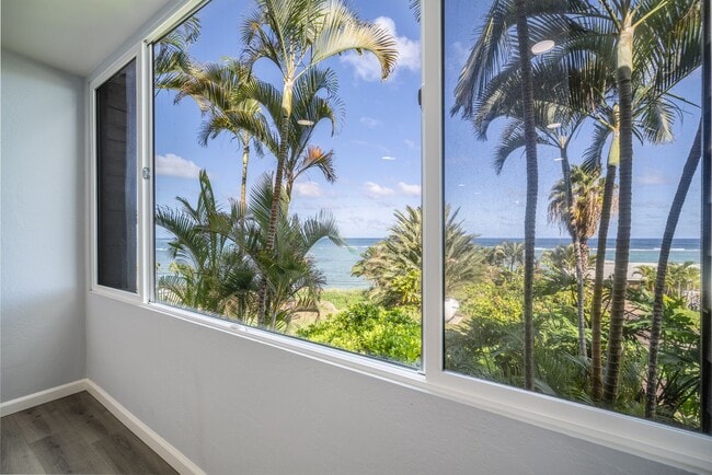 Foto del edificio - Epic Ocean-View 1bd at Makaua Village — Fully Renovated, Furnished, 2 Parking