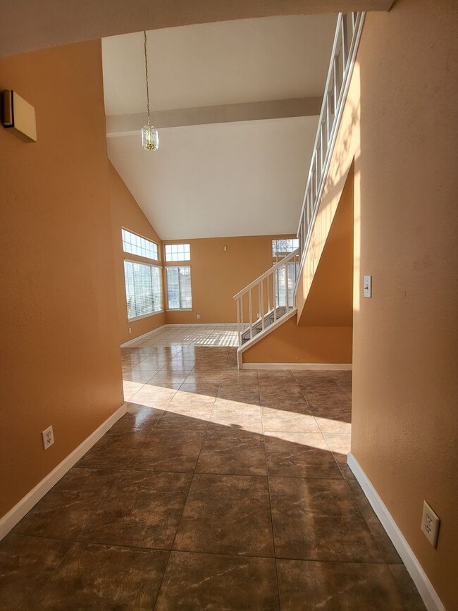 Foto del edificio - Beautiful home well maintained 4 Bedroom 3...