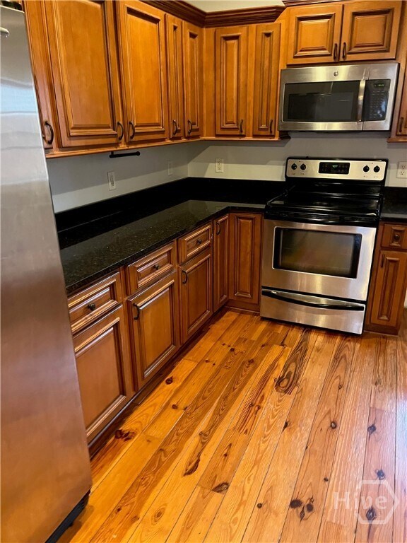 Building Photo - 555 E Harris St