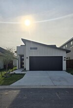 Building Photo - 10301 N 15th St