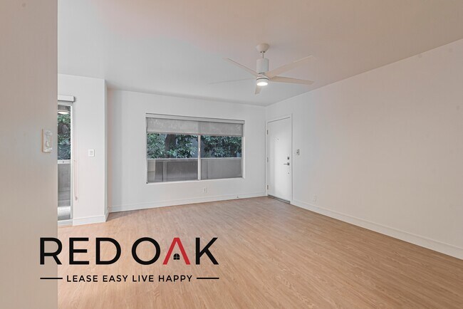 Foto del edificio - ~$505 OFF + 1 Month Free Parking ~ Amazing...