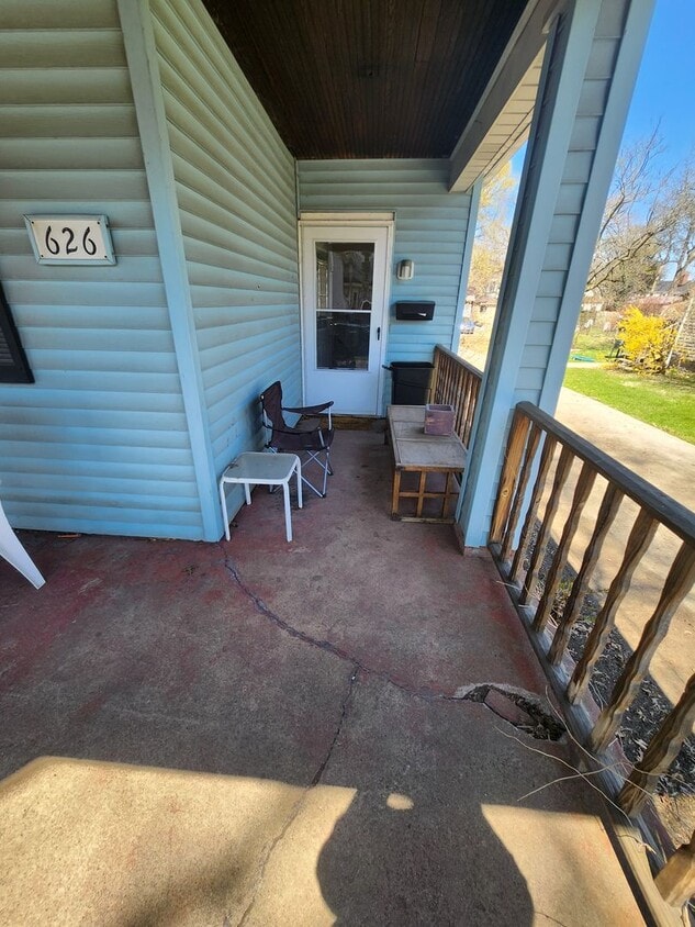 Foto principal - Upper 3 bedroom on east side