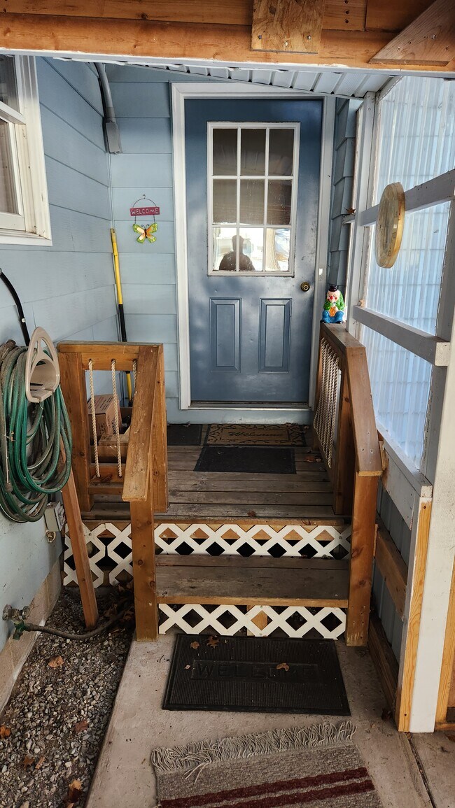 Private entry - 2796 E McMillan Rd