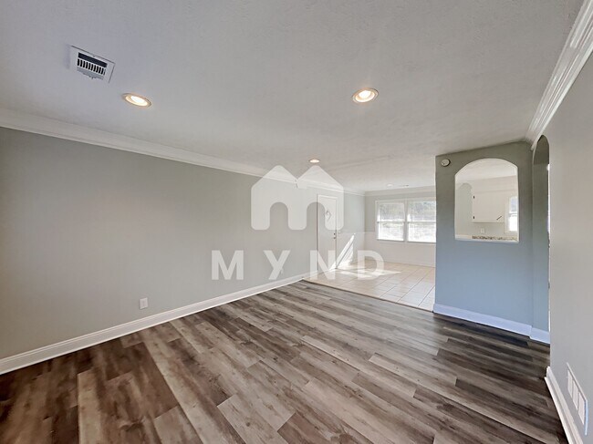 Foto del edificio - 8156 Sweetwater St