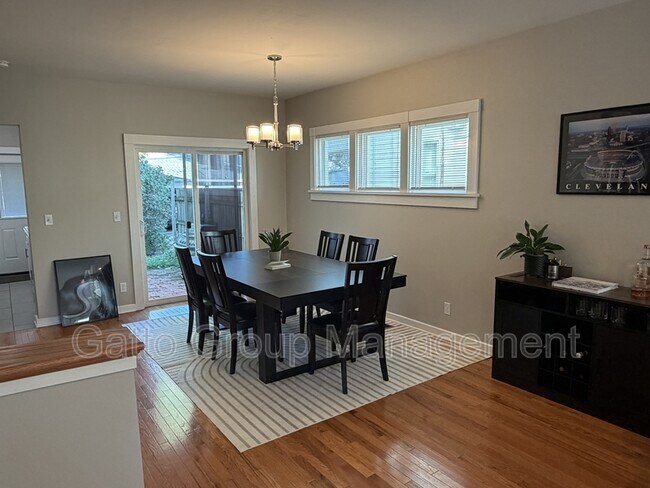Foto del edificio - 1305 W 106th St