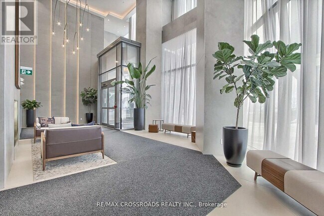 Photo du bâtiment - 1000 Portage Pkwy