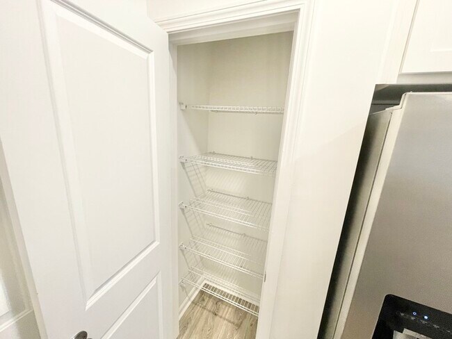 Foto del edificio - Three bedroom 2 1/2 bath near the I 40 and the I 77