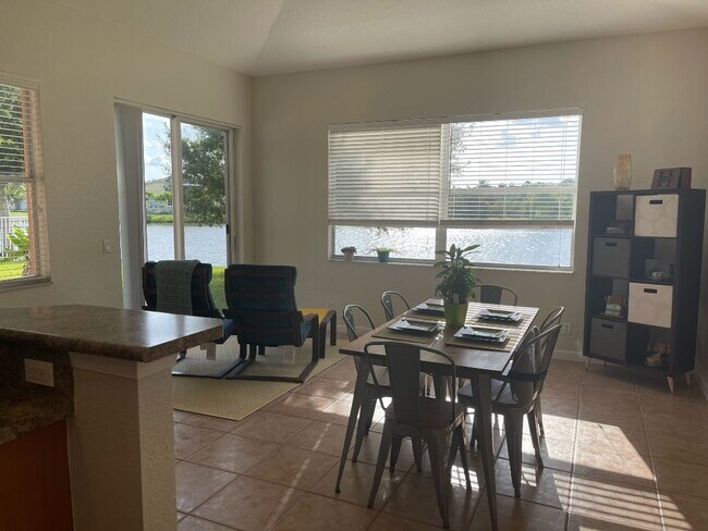 Área de cocina - 5518 Place Lake Dr