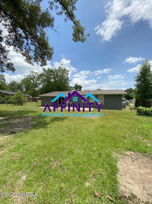 Building Photo - 3719 Meadowlark Dr
