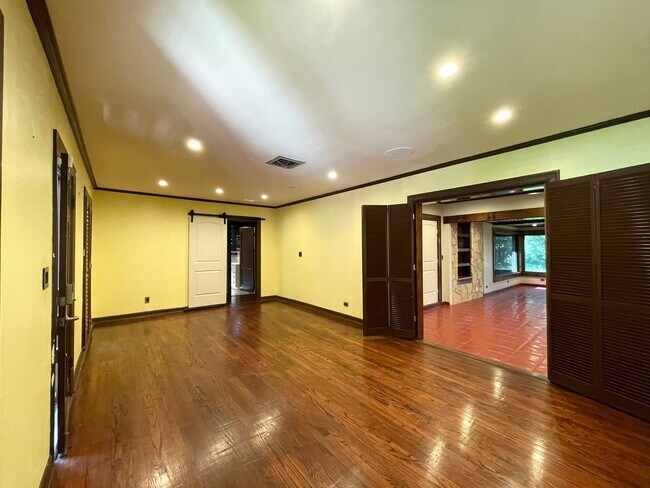 Building Photo - 1209 Orange Ave