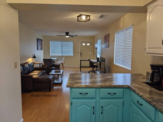 Building Photo - 345 Rim Rock Cir
