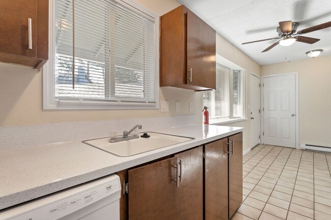 Building Photo - Queens Commons