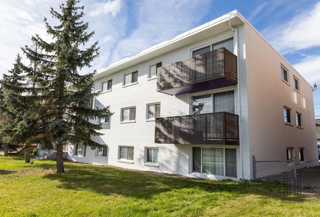 Building Photo - Westbrook Manor