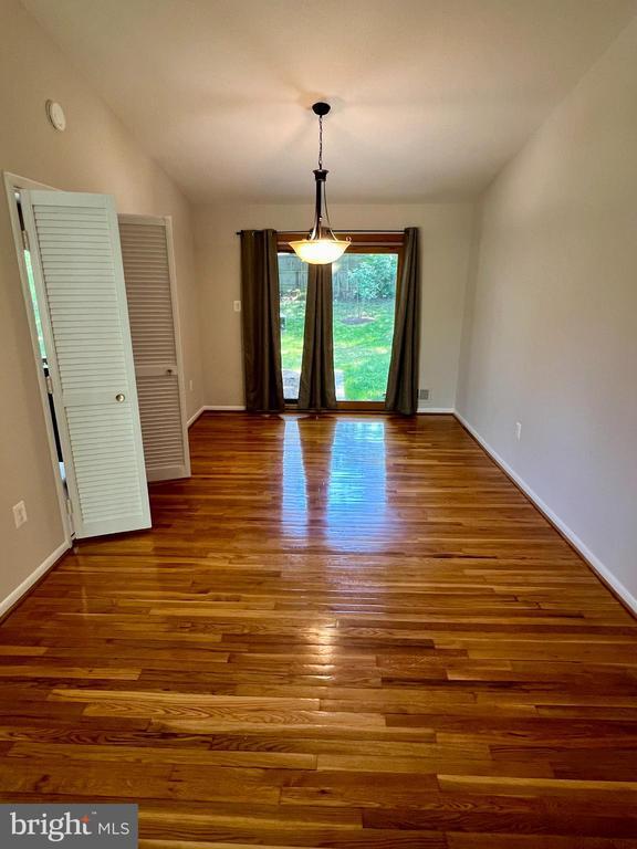 Foto del edificio - 12917 Layhill Rd