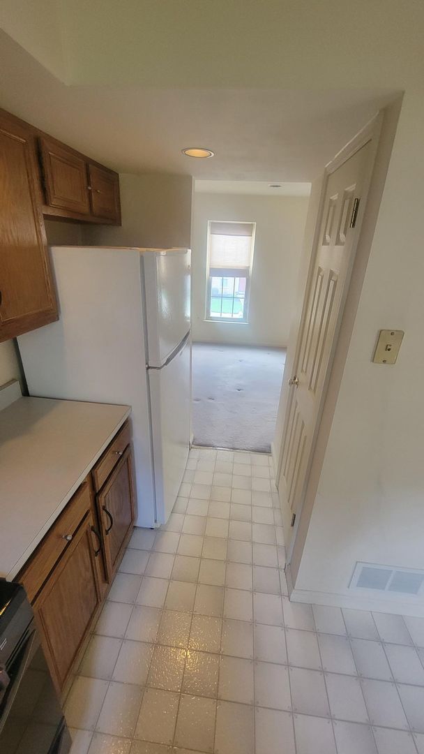 Building Photo - Charming 2 Bedroom in Central Schools Comi...