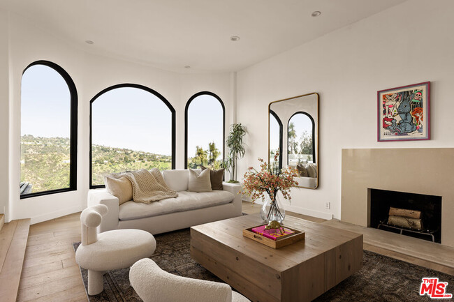 Foto del edificio - 1666 Summitridge Dr