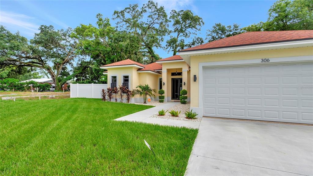 Foto principal - 306 E Clay Ave