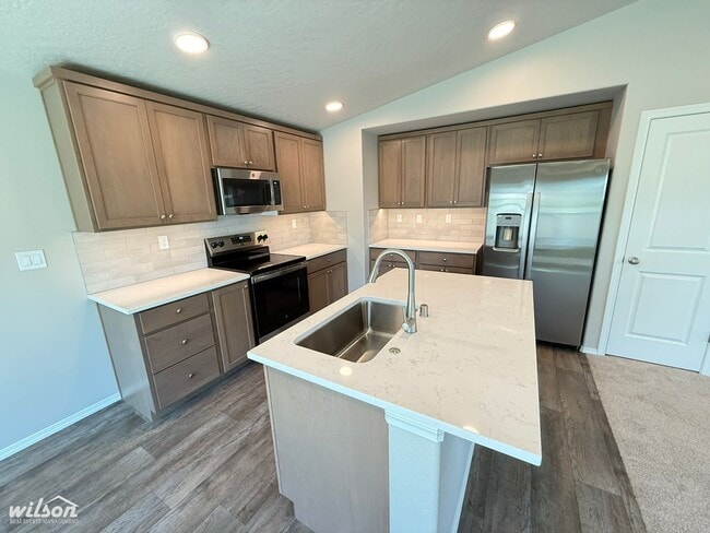 Foto del edificio - REST OF AUGUST FREE!! Stunning New 3BR/2.5...
