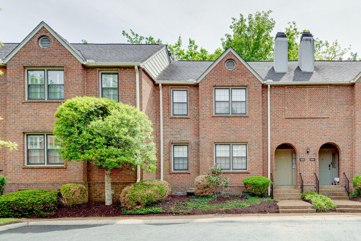 Primary Photo - 224 Westchase Dr