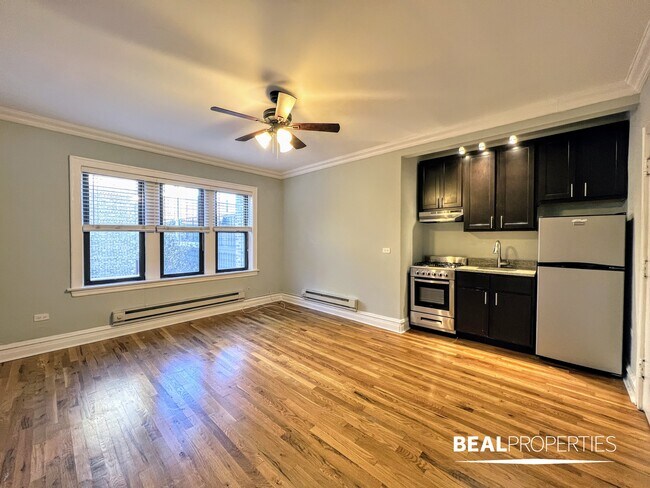 Building Photo - 4737 N Hermitage Ave
