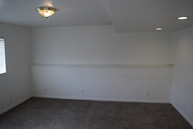 Building Photo - 497 E 1800 N