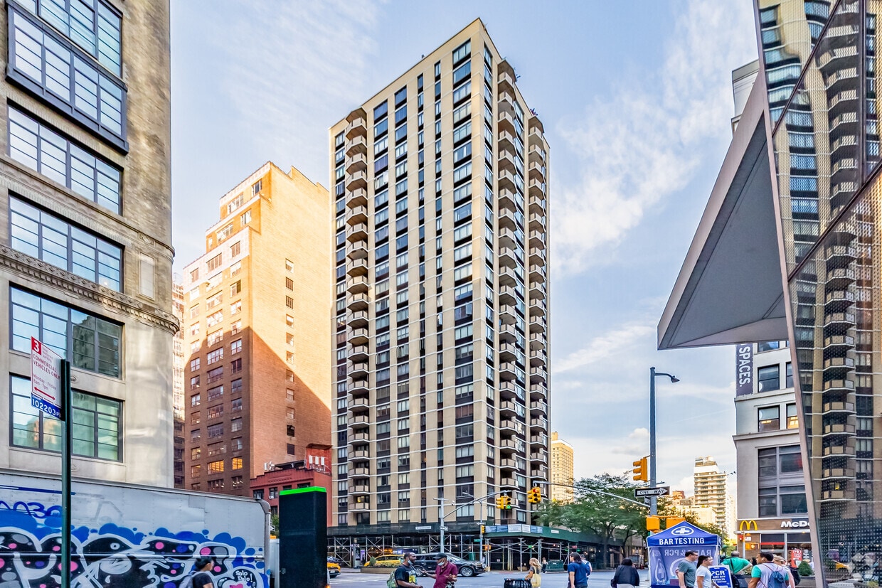 403-409 Park Ave S - Ascot Apartments