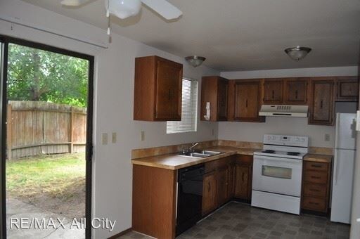 Foto del edificio - 1809-1815 54th St Ct E