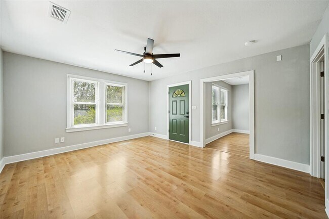 Foto del edificio - 2804 Breeze Terrace