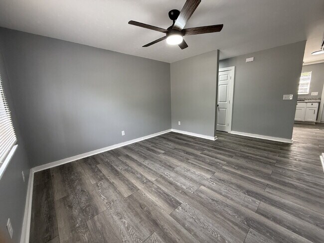Foto del edificio - 1/2 off one month.   Call for details. Newly renovated section 8 welcome!!! "Beautiful 2-Bed Have...