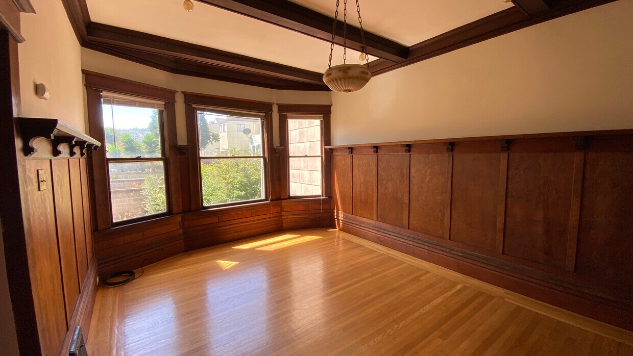 Foto principal - 929 Lincoln Way
