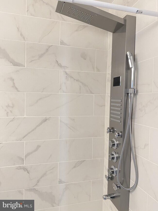 Foto del edificio - 6331 Carnation St